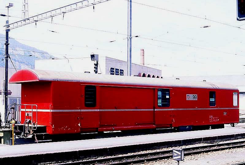 RhB - Z 99 am 20.05.1991 in Chur - Postwagen 4-achsig mit 1 offenen Plattform - �bernahme: 09.12.1969 - SWS - Fahrzeuggewicht 17,00t - Zuladung 9,00t - L�P 16,87m - zul�ssige Geschwindigkeit = 90 km/h - Lebenslauf: ex Z 99 - 1994 Z� 99 - 02/2005 Xak 9460
