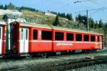 RhB - B 2462 am 13.10.2008 in St.Moritz - 2.Klasse verk�rzter Einheitspersonenwagen (Typ III) f�r Bernin-Express, urspr�nglich mit braunen Fensterband  - Baujahr 1983 - FFA/SWP - Fahrzeuggewicht
