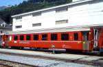 RhB - B 2422 am 06.06.1993 in Disentis - 2.Klasse Einheitspersonenwagen (Typ II) - �bernahme 29.03.1979 - FFA/SWP/RhB - Fahrzeuggewicht 18,50t - Sitzpl�tze 52/Stehpl�tze 24 - L�P 18,50m - zul�ssige