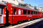 RhB - B 2491 am 05.10.2008 in St.Moritz - 2.Klasse verk�rzter Einheitspersonenwagen (Typ IV) f�r Bernin-Express, urspr�nglich mit braunen Fensterband  - �bernahme 29.09.1992 - SWA - Fahrzeuggewicht