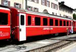 RhB - B 2383 am 30.07.2010 in St.Moritz - 2.Klasse Einheitspersonenwagen (Typ II) - �bernahme 28.02.1977 - FFA/SWP - Fahrzeuggewicht 15,00t - Sitzpl�tze 60 - L�P 18,50m - zul�ssige Geschwindigkeit 90