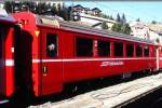 RhB - B 2496 am 17.10.2008 in St.Moritz - 2.Klasse verk�rzter Einheitspersonenwagen (Typ IV) f�r Bernin-Express, urspr�nglich mit braunen Fensterband  - �bernahme 04.12.1992 - SWA - Fahrzeuggewicht