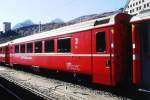 RhB - B 2496 am 17.10.2008 in St.Moritz - 2.Klasse verk�rzter Einheitspersonenwagen (Typ IV) f�r Bernin-Express, urspr�nglich mit braunen Fensterband  - �bernahme 04.12.1992 - SWA - Fahrzeuggewicht
