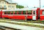RhB - Bp 2505 am 19.07.2013 in St.Moritz - 2.Klasse Panoramawagen f�r Bernin-Express - Baujahr 2000 - St - Fahrzeuggewicht 18,00t - Sitzpl�tze 50 - L�P 16,50m - zul�ssige Geschwindigkeit 100 km/h - Logo Graub�nden, RhB in deutsch - Lebenslauf: ex B 2505 - 12/2006 Bp 2505 - Hinweis: Die Fahrzeugserie besteht aus 6 Wagen mit den Nummern 2502 bis 2507. 
