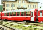 RhB - Bps 2513 am 19.07.20132 in St.Moritz - 2.Klasse Panoramawagen mit Service-Abteil f�r Bernin-Express - Baujahr 2006 - St - Fahrzeuggewicht 18,00t - Sitzpl�tze 48 - L�P 16,50m - zul�ssige Geschwindigkeit 100 km/h - Logo Graub�nden, RhB in italienisch - Hinweis: Die Fahrzeugserie besteht aus 5 Wagen mit den Nummern 2511 bis 2515. 
