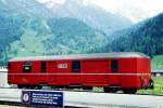 RhB - Z 100 am 01.06.1993 in Oberwald - Postwagen 4-achsig - Baujahr 1966 - SWS/SWP - Fahrzeuggewicht 19,00t - Zuladung 5,00t - L�P 16,40m - zul�ssige Geschwindigkeit = 90 km/h - �2=21.11.1983